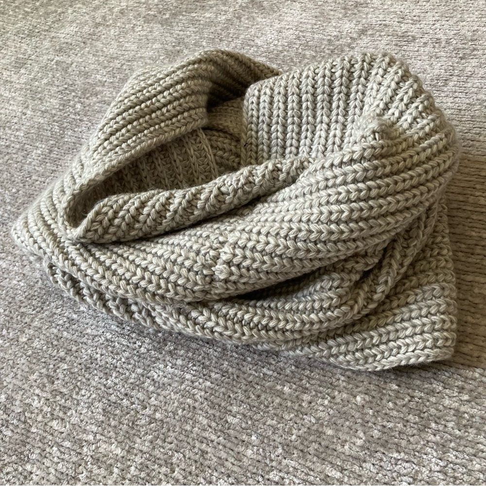 J.Crew Chunky Knit Infinity Scarf Taupe Gray Soft Cozy Acrylic Minimalist